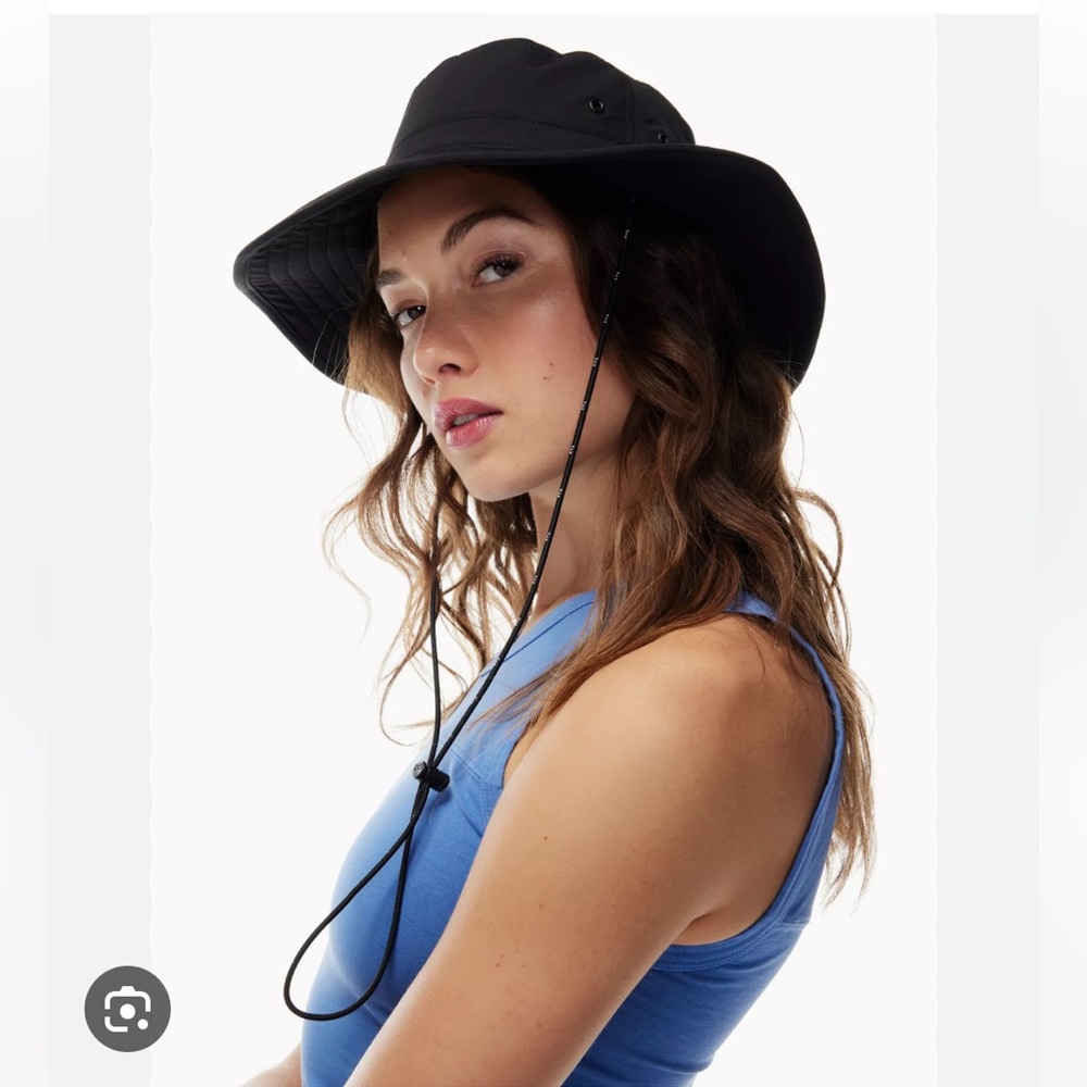 Tna PASSAGE BUCKET HAT